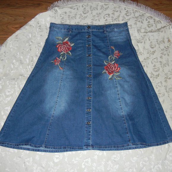 Women's plus size Demin Skirt Size 20 Embroidery - Picture 1 of 4